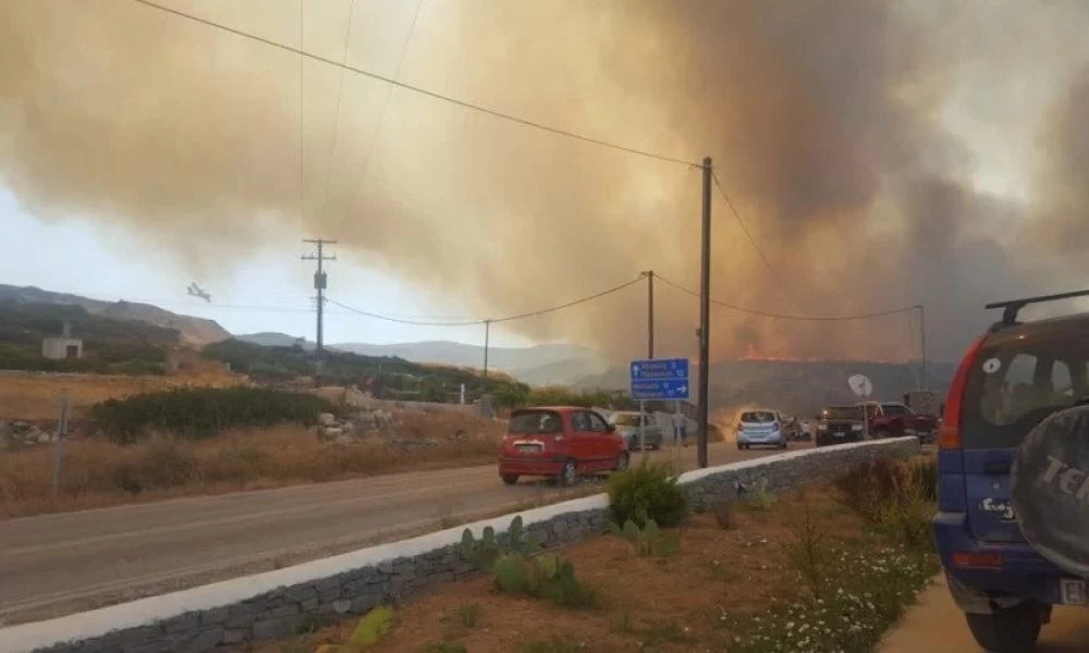 Πυρκαγιά στη Πάρο: Οριοθετήθηκε η φωτιά - Υπάρχουν διάσπαρτες εστίες